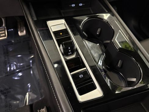 Used 2024 Volkswagen Atlas SEL Premium R-Line AWD/4WD image 16