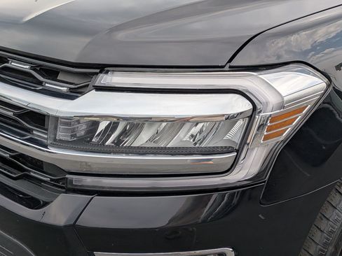 Used 2024 Ford Expedition Limited AWD/4WD image 12