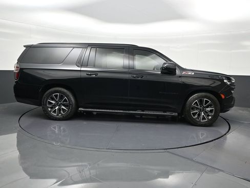 Used 2024 Chevrolet Suburban Z71 w/ Z71 Off-Road Package AWD/4WD image 7