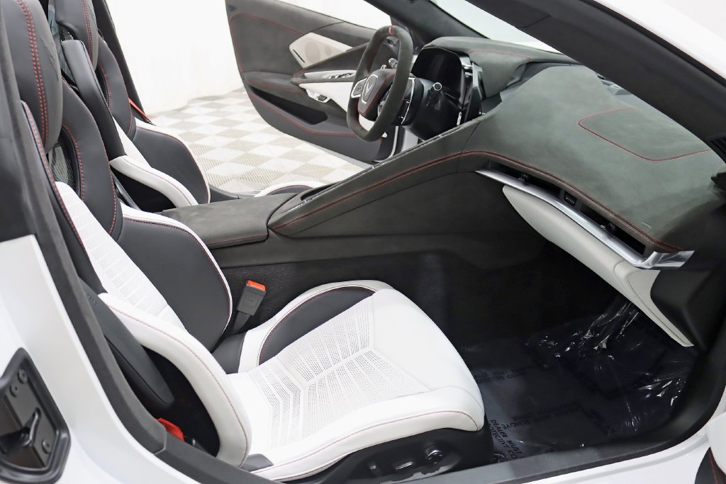 Used 2023 Chevrolet Corvette Stingray Premium Conv w/ Z51 Performance Package RWD image 32