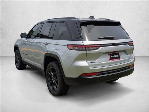 New 2025 Jeep Grand Cherokee Limited w/ Trailer Tow Package AWD/4WD image 7