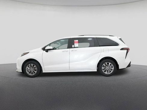 New 2026 Toyota Sienna XLE image 19