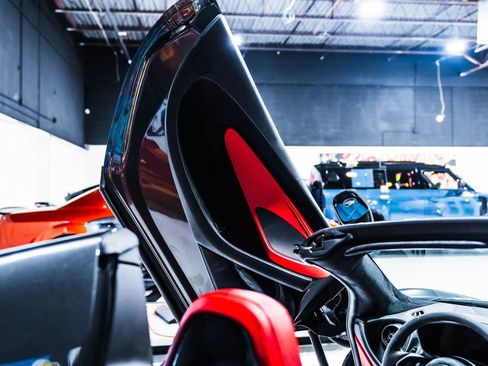 Used 2019 McLaren 570S Spider image 23