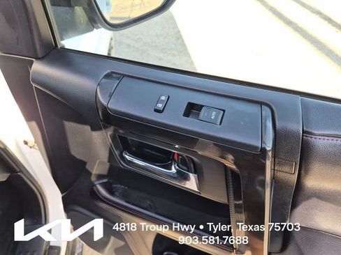 Used 2017 Toyota 4Runner TRD Off-Road Premium AWD/4WD image 15