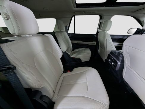 Used 2018 Ford Expedition Platinum RWD image 30
