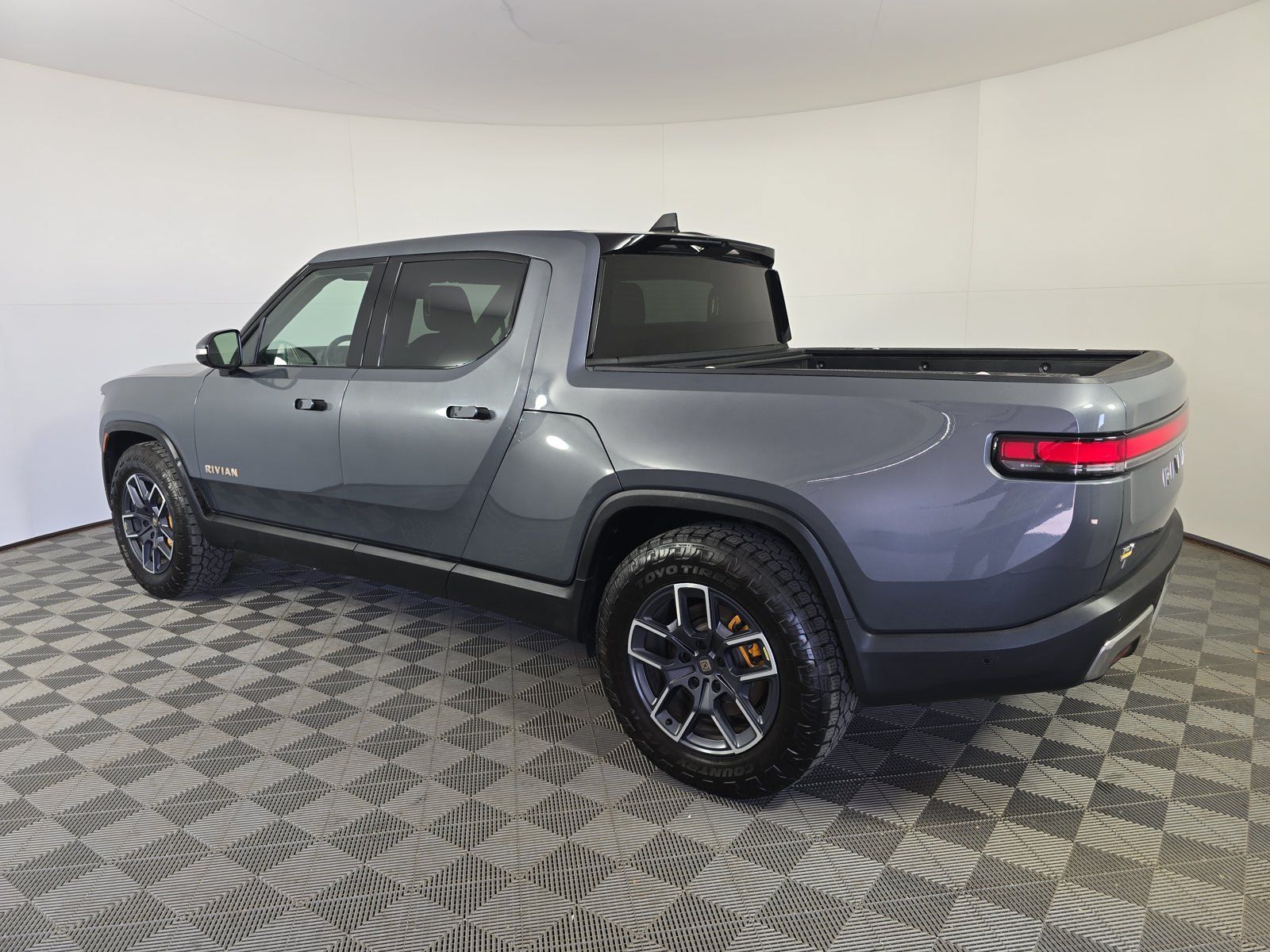 Used 2022 Rivian R1T Launch Edition AWD/4WD image 3