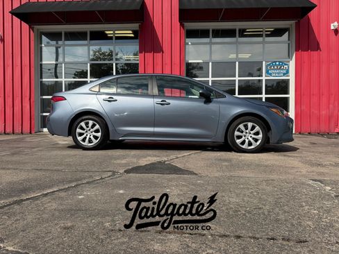 Used 2022 Toyota Corolla LE FWD image 1