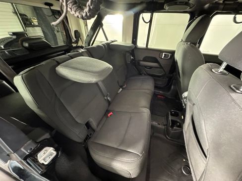 Used 2022 Jeep Wrangler Unlimited Sahara AWD/4WD image 39