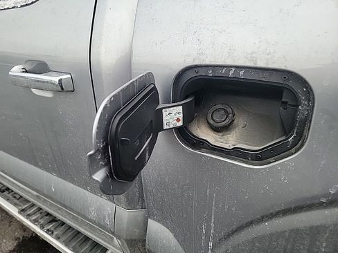 Certified 2022 Ford F150 Lariat w/ Equipment Group 502A High image 28