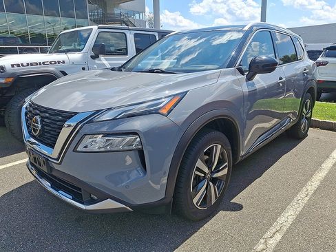 Used 2021 Nissan Rogue Platinum AWD/4WD image 2