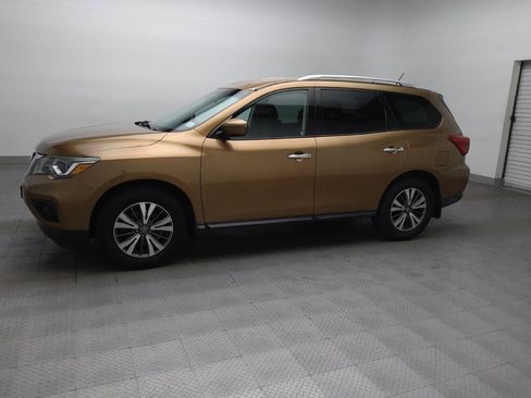 Used 2017 Nissan Pathfinder S FWD image 2