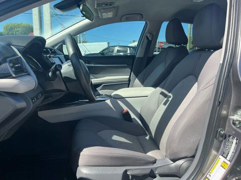 Used 2019 Toyota Camry L image 9