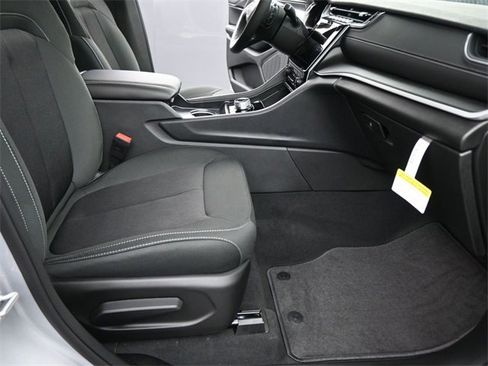 New 2025 Jeep Grand Cherokee Laredo X w/ Luxury Tech Group I image 35