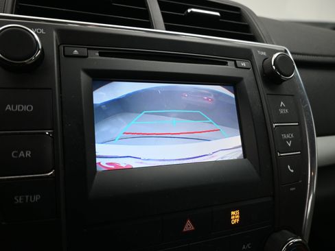 Used 2017 Toyota Camry SE image 13