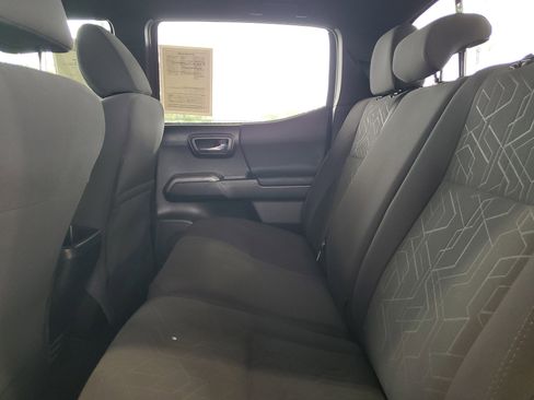 Used 2018 Toyota Tacoma TRD Off-Road AWD/4WD image 12