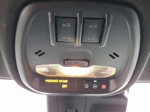 Certified 2025 Chevrolet Trax RS w/ Sunroof Package image 27