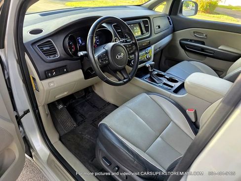 Used 2021 Kia Sedona EX image 2