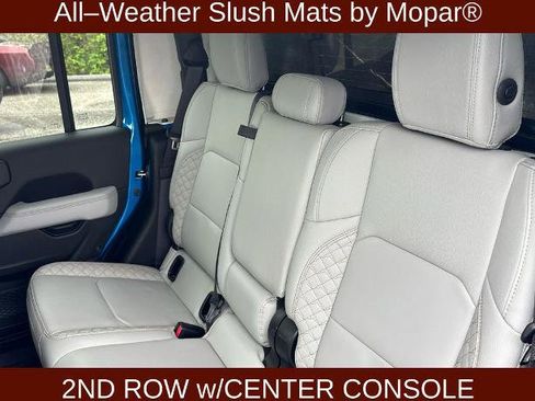 Used 2023 Jeep Gladiator Overland AWD/4WD image 13