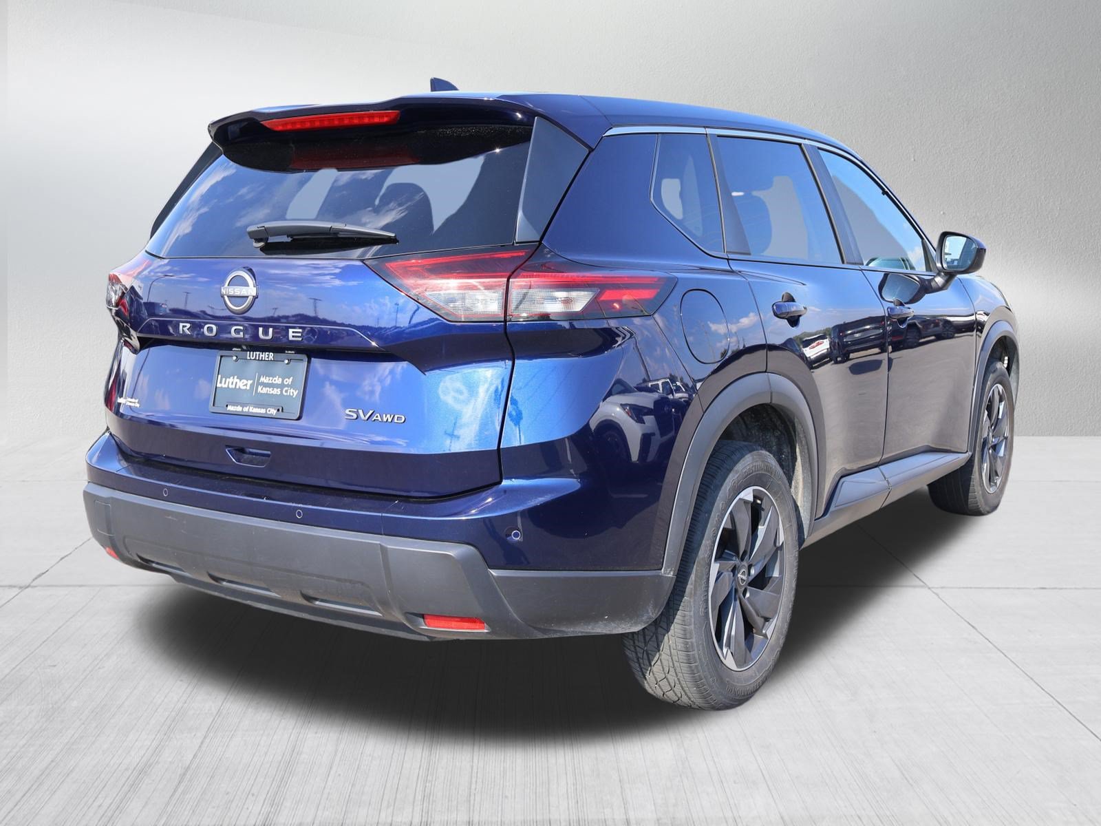 Used 2024 Nissan Rogue SV AWD/4WD image 7
