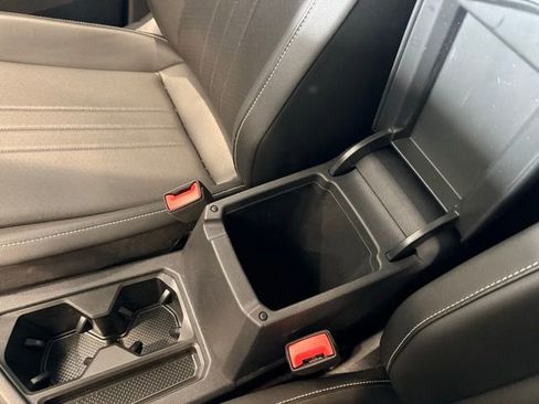 Used 2024 Volkswagen Tiguan SE image 28