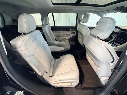 Used 2022 Jeep Grand Cherokee L Overland w/ Luxury Tech Group IV AWD/4WD image 23
