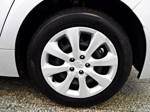 Used 2022 Toyota Corolla LE FWD image 19