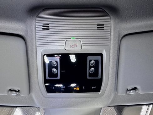 Used 2024 Volkswagen Atlas SE AWD/4WD image 34