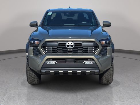 Used 2025 Toyota Tacoma TRD Off-Road AWD/4WD image 2