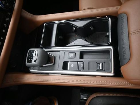 Used 2025 Nissan Pathfinder Platinum FWD image 45