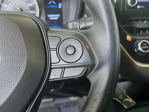 Used 2022 Toyota Corolla LE FWD image 17