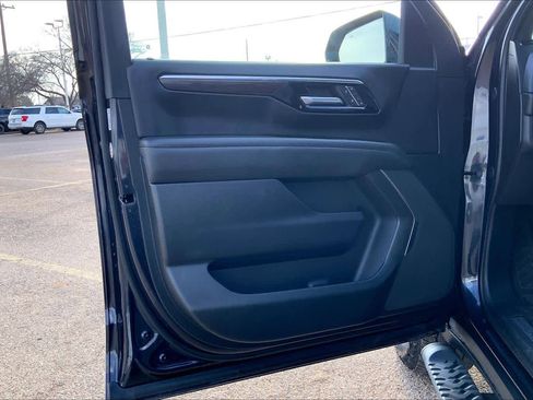 Used 2025 Chevrolet Tahoe Z71 image 22