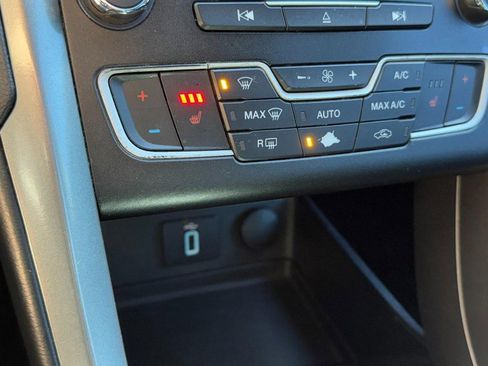 Used 2018 Ford Fusion SE w/ Fusion SE Technology Package image 20