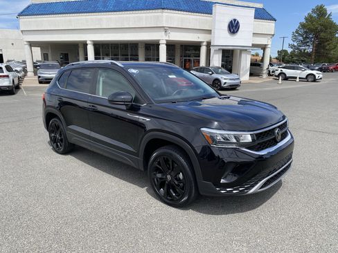 Certified 2023 Volkswagen Taos SE FWD image 43