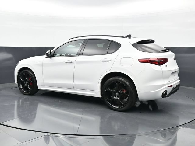 Used 2022 Alfa Romeo Stelvio Veloce AWD/4WD image 7
