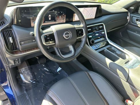 Used 2025 Nissan Armada SL image 2