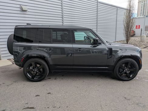 Used 2025 Land Rover Defender 110 X-Dynamic SE AWD/4WD image 2