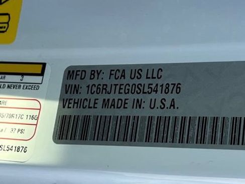 Certified 2025 Jeep Gladiator Mojave AWD/4WD image 34