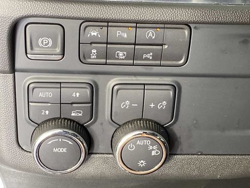 Used 2025 Chevrolet Tahoe LT AWD/4WD image 15