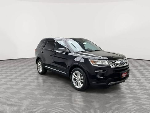 Used 2019 Ford Explorer XLT w/ Equipment Group 202A AWD/4WD image 38