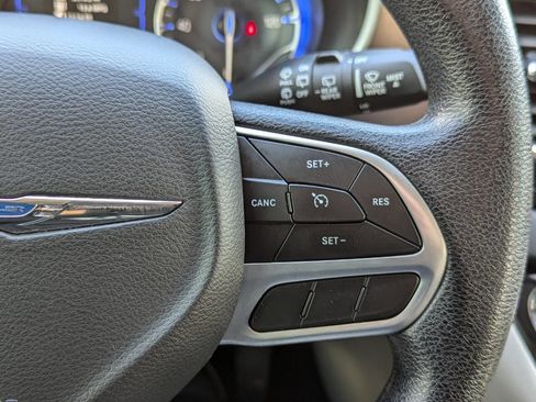 Used 2020 Chrysler Voyager Lxi image 25