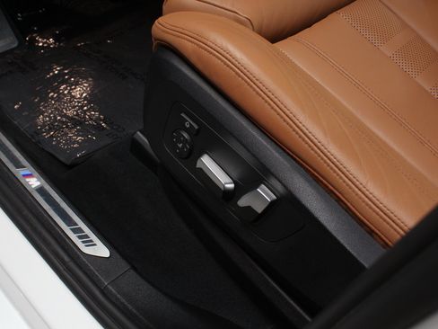 Used 2021 BMW X5 xDrive40i w/ M Sport Package AWD/4WD image 24