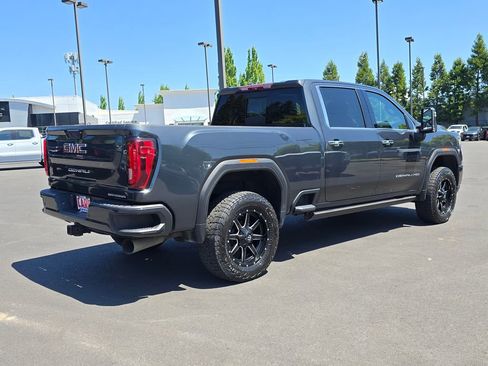 Used 2022 GMC Sierra 3500 Denali w/ Denali Ultimate Package AWD/4WD image 3