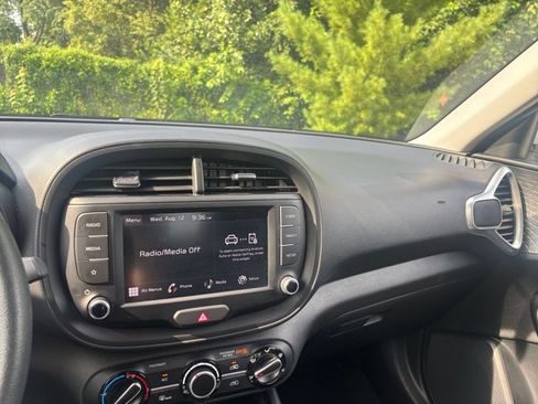 Used 2025 Kia Soul LX w/ LX Technology Package FWD image 33