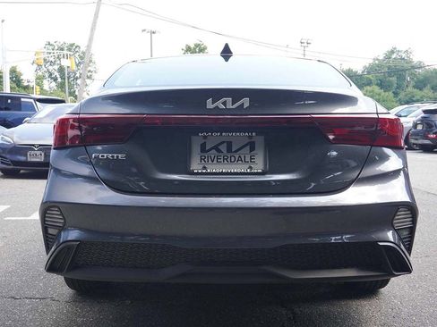 Used 2022 Kia Forte LXS w/ LXS Technology Package FWD image 11