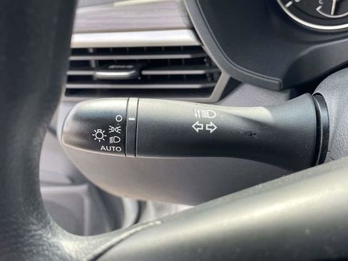 Used 2025 Nissan Altima 2.5 SV image 30