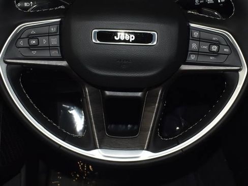 New 2026 Jeep Grand Cherokee Limited w/ Luxury Tech Group II AWD/4WD image 23