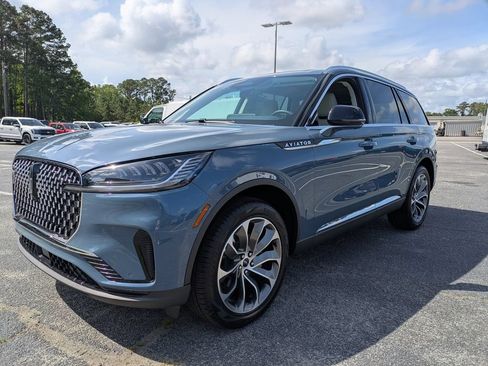 New 2026 Lincoln Aviator AWD image 8