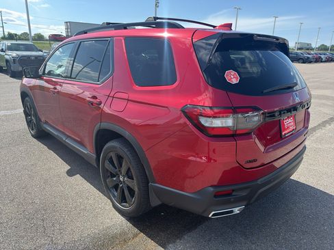 Used 2025 Honda Pilot Black Edition image 3