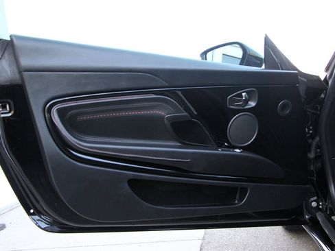 Used 2018 Aston Martin DB11 Coupe image 13