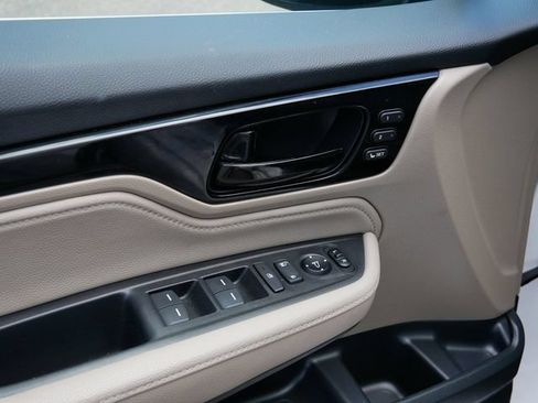 Used 2024 Honda Odyssey Touring image 16